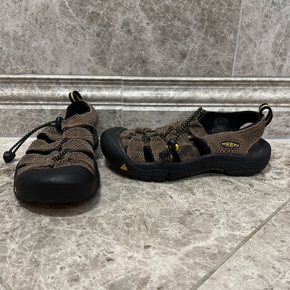 Keen Newport Sandals Brown Size 3 - Picture 2 of 11